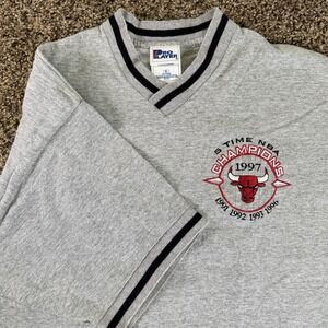 1997 Pro Player Chicago Bulls 5 Time NBA Champions Shirt Gray Vintage